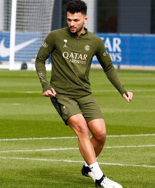 Ac Milan Cầu Thủ